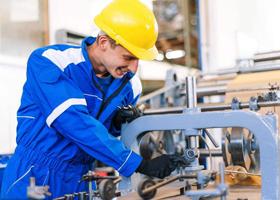 维护和维修所有电气设备